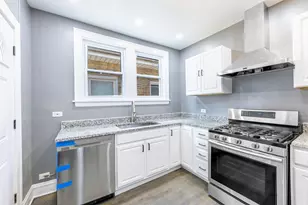 3035 N Luna Ave, Chicago, IL 60641 - Photo 12