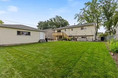 20 W Fullerton Avenue, Glendale Heights, IL 60139 - Photo 24