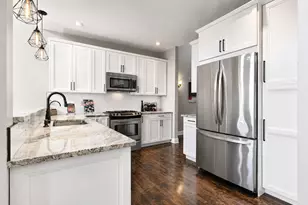 20432 Fallingwater Cir, Frankfort, IL 60423 - Photo 2