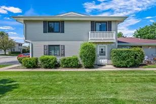 121 Millbrook Ln, Schaumburg, IL 60193 - Photo 2