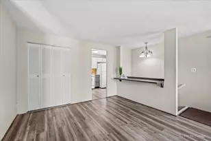 121 Millbrook Ln, Schaumburg, IL 60193 - Photo 10