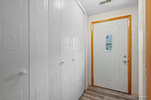 121 Millbrook Ln, Schaumburg, IL 60193 - Photo 4