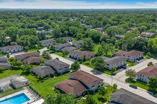 121 Millbrook Ln, Schaumburg, IL 60193 - Photo 28