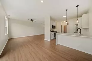 371 McGrath Dr, Oswego, IL 60543 - Photo 4