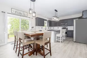 932 Merrill New Rd, Sugar Grove, IL 60554 - Photo 8