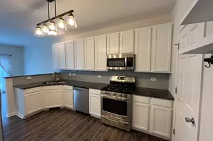 2254 Gallant Fox Cir, Montgomery, IL 60538 - Photo 2