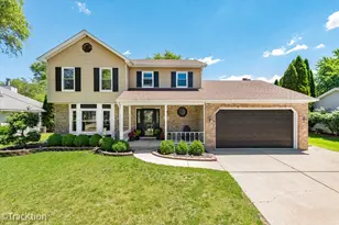 360 Lakeview Dr, Aurora, IL 60506 - Photo 1