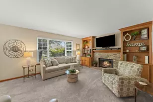 571 Lakeview Dr, Oswego, IL 60543 - Photo 6