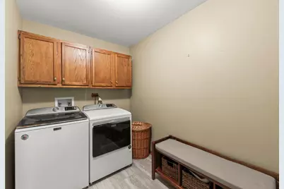 571 Lakeview Drive, Oswego, IL 60543 - Photo 12