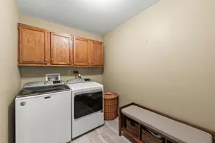 571 Lakeview Dr, Oswego, IL 60543 - Photo 12