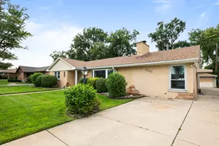 6926 W 115th Pl, Worth, IL 60482 - Photo 1