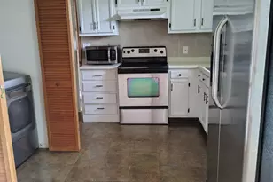 1036 Avenue E, Rochelle, IL 61068 - Photo 2