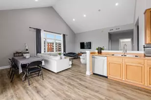 8300 Concord Dr, Morton Grove, IL 60053 - Photo 8
