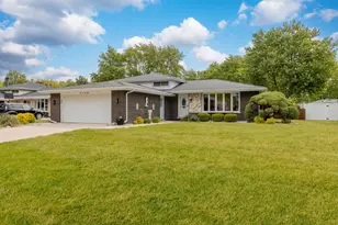 9S215 Florence Ave, Downers Grove, IL 60516 - Photo 2