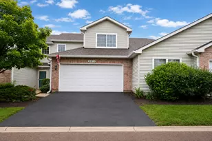 58 Rolling Oaks Rd, Sugar Grove, IL 60554 - Photo 2