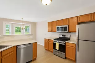 58 Rolling Oaks Rd, Sugar Grove, IL 60554 - Photo 8