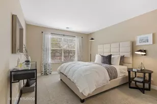 8 Sterling Cir, Wheaton, IL 60189 - Photo 16