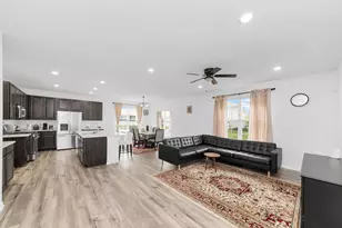 135 S Devoe Dr, Oswego, IL 60543 - Photo 8