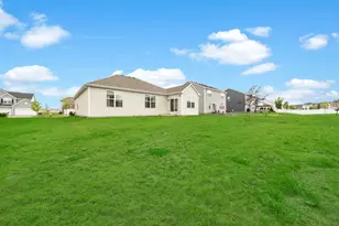 135 S Devoe Dr, Oswego, IL 60543 - Photo 24