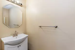 1435 Moluf St, Dekalb, IL 60115 - Photo 8