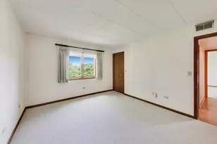 1365 Ashland Ave, Des Plaines, IL 60016 - Photo 18