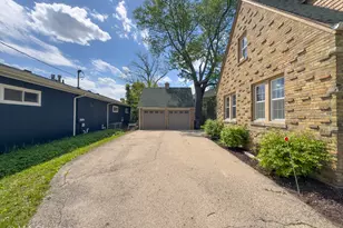 216 Wilcox Ave, Elgin, IL 60123 - Photo 32