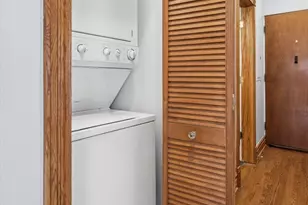 846 W Newport Ave, Chicago, IL 60657 - Photo 14