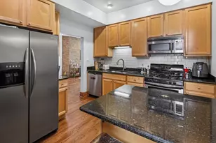 846 W Newport Ave, Chicago, IL 60657 - Photo 10