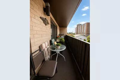 1380 Oakwood Avenue #204, Des Plaines, IL 60016 - Photo 2