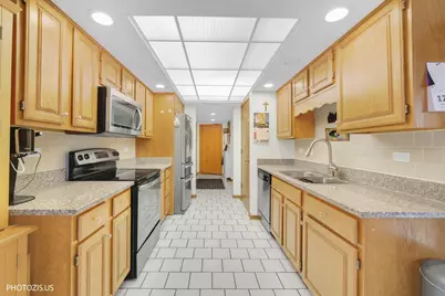 1380 Oakwood Avenue #204, Des Plaines, IL 60016 - Photo 6