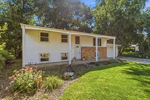 1906 Crescent Dr, Champaign, IL 61821 - Photo 2