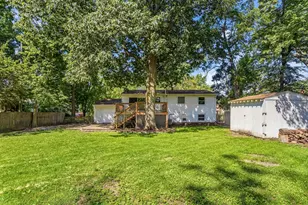 1906 Crescent Dr, Champaign, IL 61821 - Photo 4