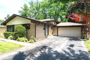 209 N Stevenson Ln, Mount Prospect, IL 60056 - Photo 1