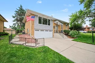 15217 Pine Dr, Oak Forest, IL 60452 - Photo 1
