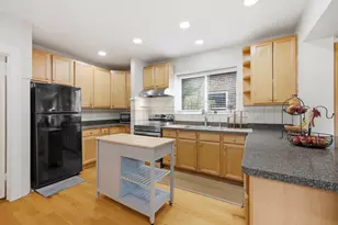 6542 N Maplewood Ave, Chicago, IL 60645 - Photo 8