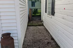 739 N 11th St, Dekalb, IL 60115 - Photo 22
