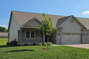 735 Yingling Dr, Dixon, IL 61021 - Photo 2