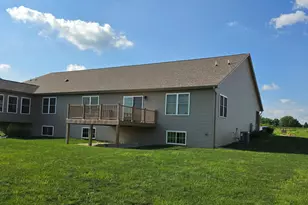 735 Yingling Dr, Dixon, IL 61021 - Photo 4