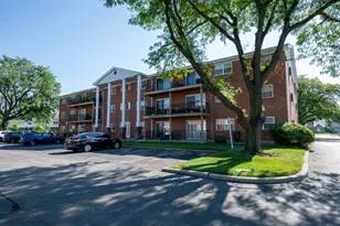 6115 W 94th St, Oak Lawn, IL 60453 - Photo 2
