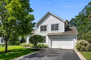 28620 Ashford Ct, Lake Bluff, IL 60044 - Photo 2
