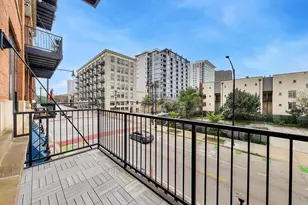 70 E 18th St, Chicago, IL 60616 - Photo 14