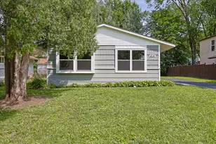 414 Tulsa Ave, Carpentersville, IL 60110 - Photo 4