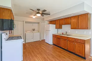 414 Tulsa Ave, Carpentersville, IL 60110 - Photo 10