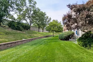 1880 Fox Run Dr, Elk Grove Village, IL 60007 - Photo 10