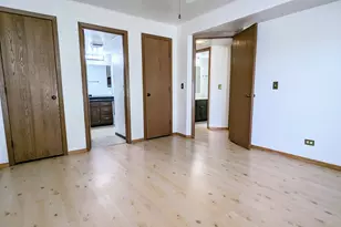 1880 Fox Run Dr, Elk Grove Village, IL 60007 - Photo 12
