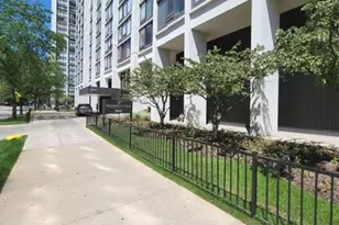 5445 N Sheridan Rd, Chicago, IL 60640 - Photo 2