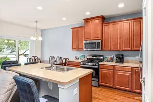 1648 Colchester Ln, Aurora, IL 60505 - Photo 2