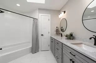 11512 Woodglen Ln, Burr Ridge, IL 60527 - Photo 38