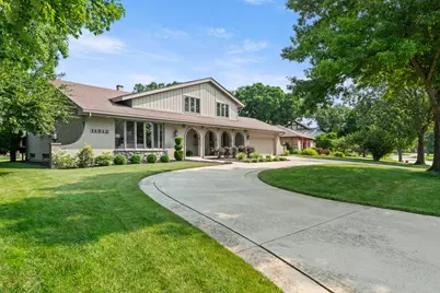 11512 Woodglen Lane, Burr Ridge, IL 60527 - Photo 2