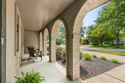 11512 Woodglen Lane, Burr Ridge, IL 60527 - Photo 4